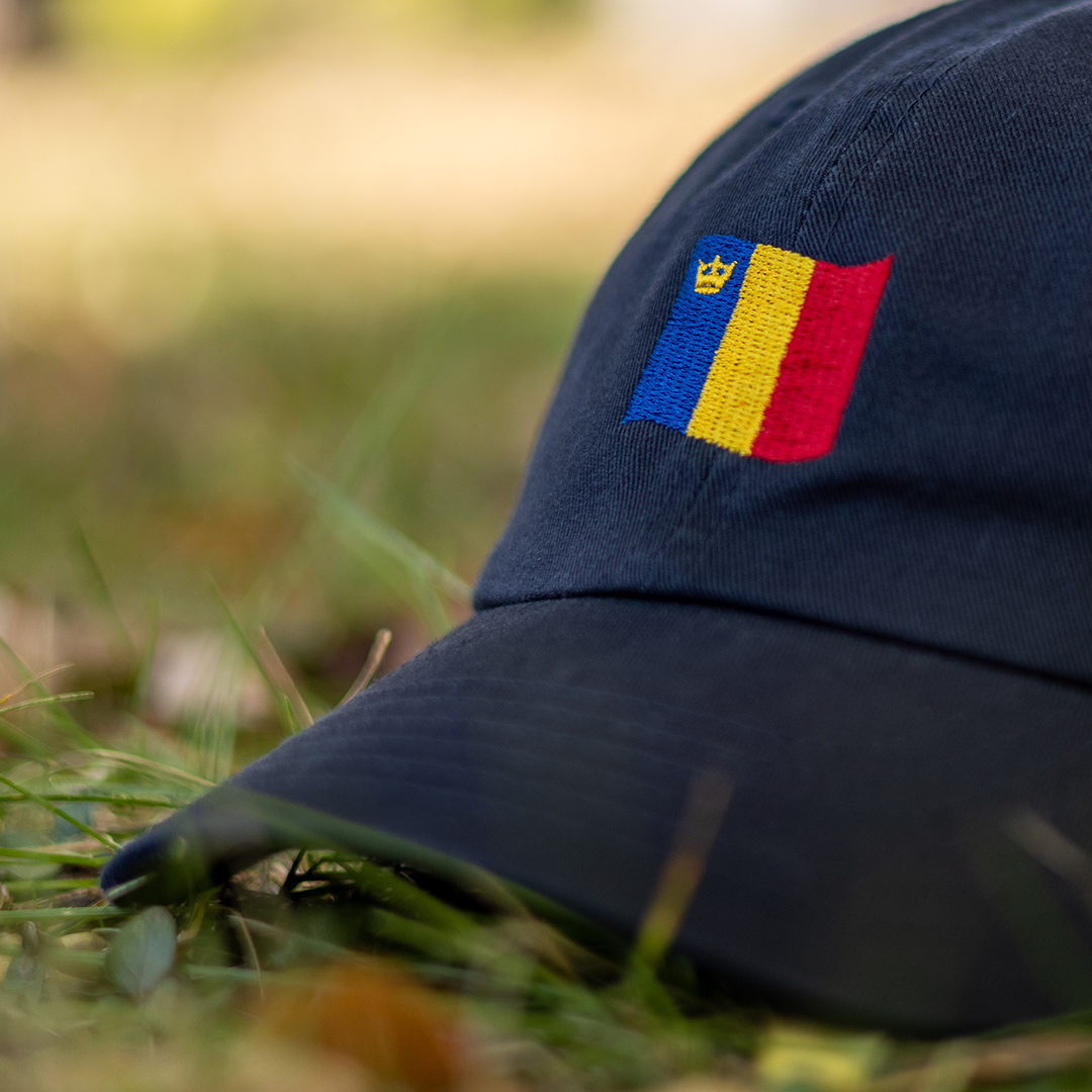 Flag cap displayed on ground